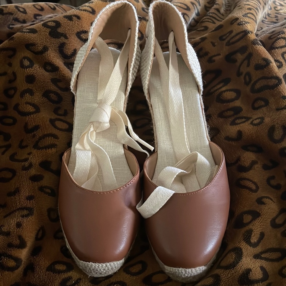Saludos espadrilles tan in a size 7